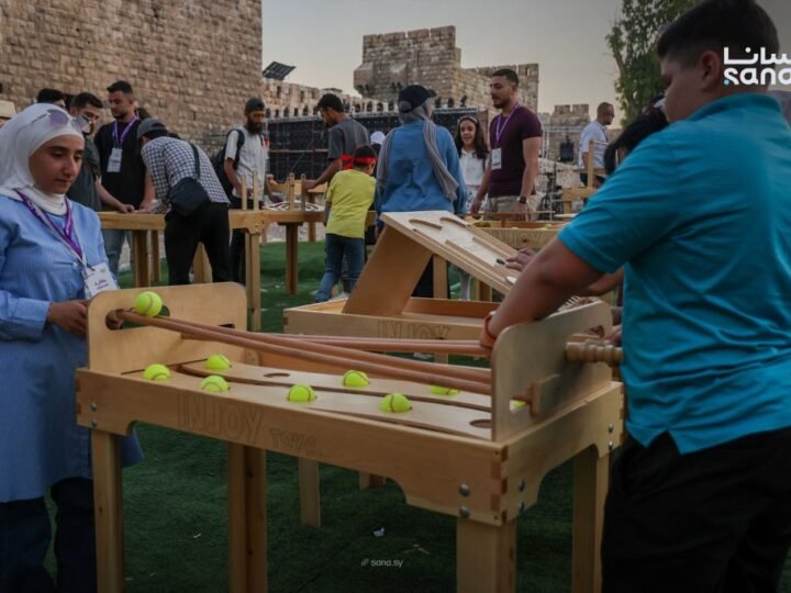 Abalone Strategy Game Gains Popularity at Damascus Summer Festival