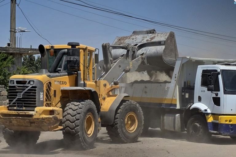 Civil Defense Clears Roads in Al-Rafid, Quneitra