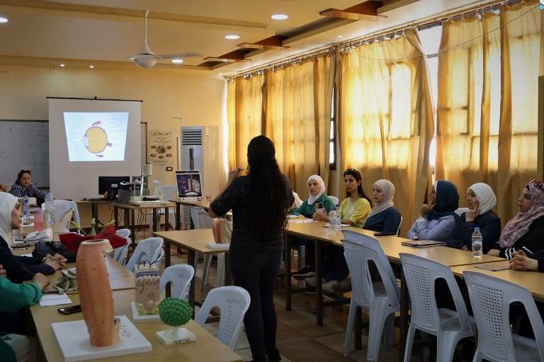 Homs Teachers Participate in Training to Enhance Science Education