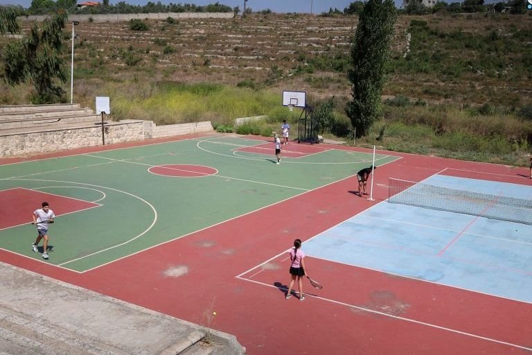 Tennis Tournament Kicks Off in Safita with 36 Competitors