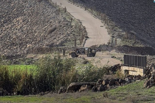 Israeli Artillery Strikes Hill in Rural Damascus