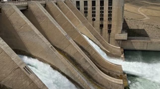 Euphrates Dam Completes Maintenance of Repair Gate No. 2