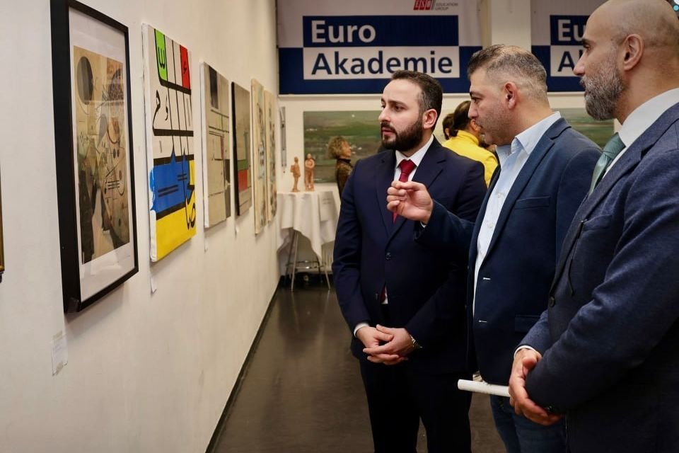 “Bridges of Light” Art Exhibition Opens in Berlin