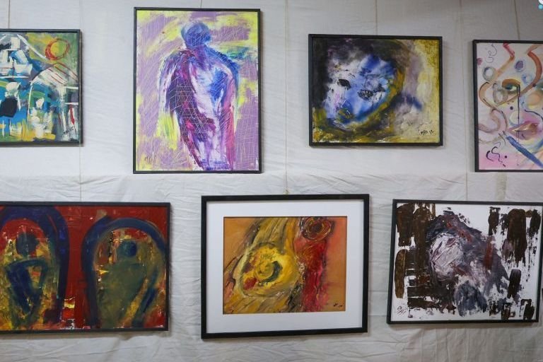 “The Caravan” Exhibition in Homs Recalls Memory and Artistic Journey