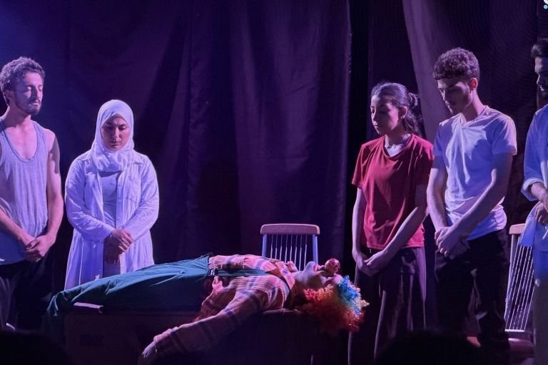 “Miniatures” at Tartus Theatre: Exploring Identity and Memory