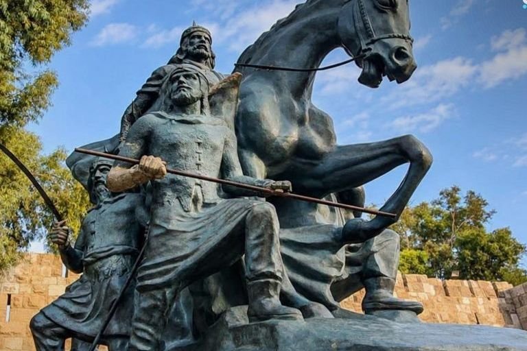 Damascus Governorate Relocates Saladin Statue for Restoration