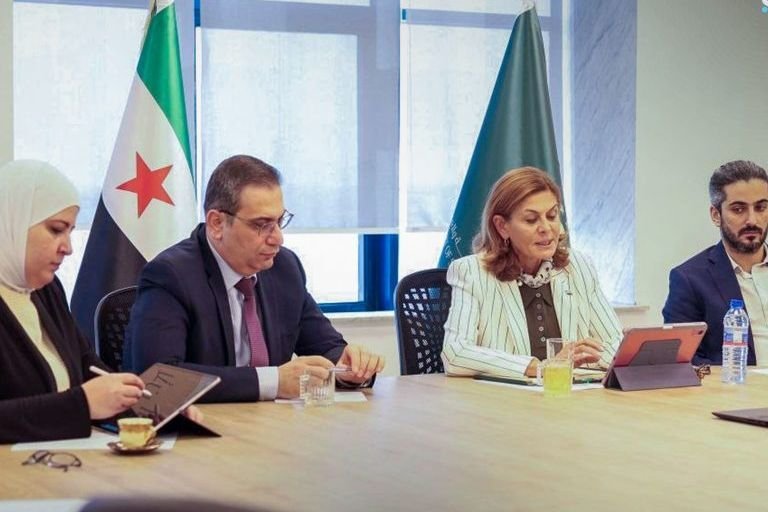 Minister Qabawat Discusses Social Cooperation with US Delegation