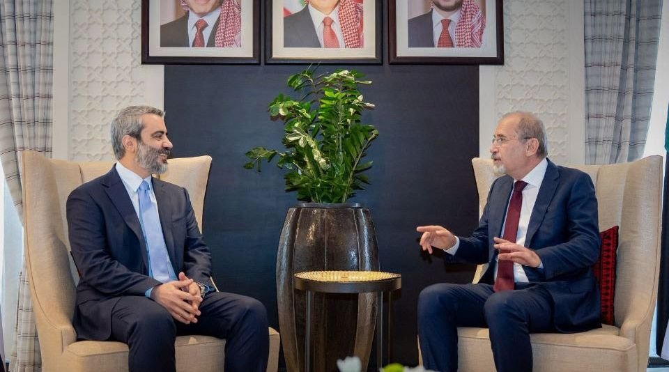 Al-Shaibani and Safadi Discuss Strengthening Syrian-Jordanian Relations
