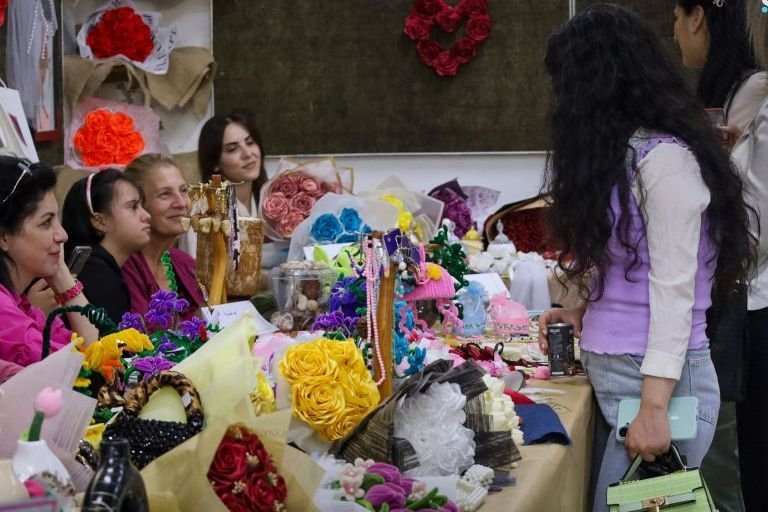 “Anamel Min Baladi” Handicraft Exhibition Opens in Safita, Tartus